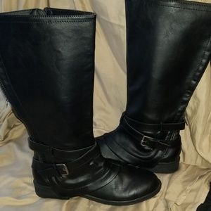 Report Hargrove black boots